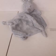 knuffel blauw/grijs, a été signalé par IKEA Breda utilisant iLost