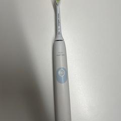 Cepillo de dentes & Cepillo de dentes eléctrico white, segundo informou Vienna House Easy by Wyndham Amsterdam Airport usando iLost