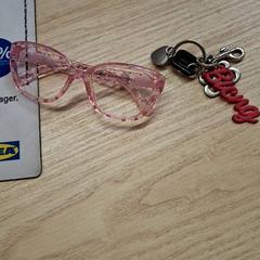 Glasses & Keychain, as reported by IKEA Paris - Plaisir using iLost