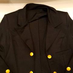 Blejzr Zwarte blazer met gouden knopen, jak nahlášeno Van der Valk Hotel Schiphol pomocí iLost