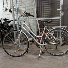 Bicicleta Granville Zilver met lichtblauwe letters, como reportado por Fietsdepot Hasselt utilizando o iLost