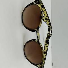 Gafas de sol Geel en zwart, ha sido reportado por Bobbejaanland con iLost