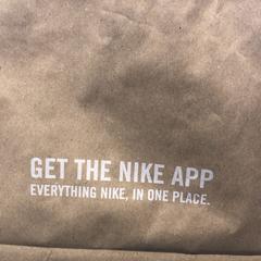 Puchase nike, iLost를 사용하여 Designer Outlet Roermond에 보고됨