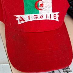 キャップ Rouge drapeau algérien がiLostで IKEA Rouen Tourville-La-Rivière によって報告されました