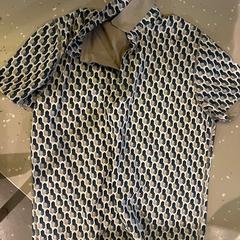 تي شيرت BEIGE, WHITR AND BLACK، كما تم الإبلاغ عنه بواسطة Room Mate Bruno عبر iLost