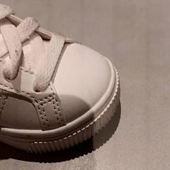 Sneaker, como reportado por De Efteling utilizando o iLost