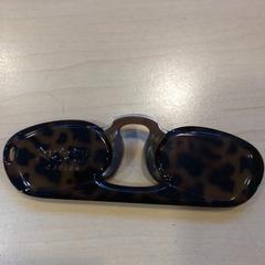 Leesbril met tijgerprint hoes, as reported by Jaarbeurs using iLost