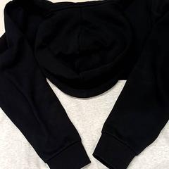Camisola com capuz Noir et gris, como reportado por IKEA Bayonne Ametzondo utilizando o iLost