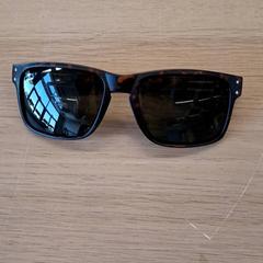 Gafas de sol, segundo informou IKEA Dijon usando iLost