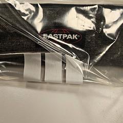 Eastpak etui met cannabis Wiet accesoires, jak nahlášeno Vrije Universiteit Amsterdam pomocí iLost
