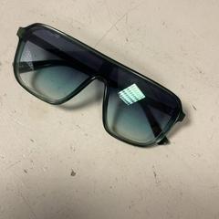 Des lunettes de soleil Groen, a été signalé par Artis utilisant iLost