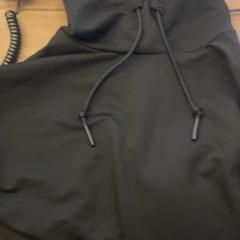 Hoodie Zwart, as reported by Pathé Arnhem using iLost