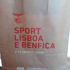 Papierový sáčok Sport Lisboa e Benfica, ako bolo nahlásené IKEA Matosinhos pomocou iLost