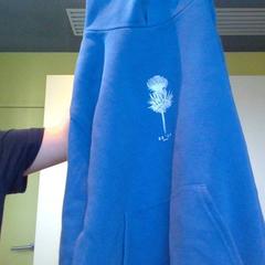 Sudadera con capucha boa bleu, ha sido reportado por MEININGER Hotel Lyon Centre Berthelot con iLost