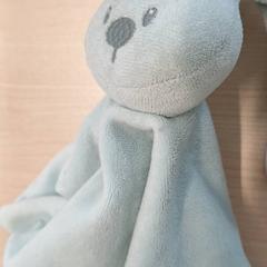 Peluche pulseira Lapin, plat avec tetine, como reportado por IKEA Brest Guipavas utilizando o iLost