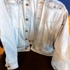 Giacca di jeans, come riportato da Arriva Limburg Noord utilizzando iLost