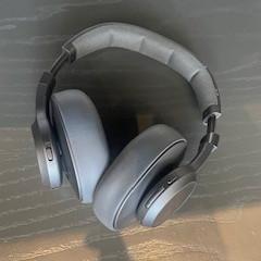 Headphones, as reported by Johan Cruijff ArenA using iLost