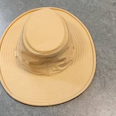 Kleidung - Hoed beige, gemeldet von Regio Oost-Vlaanderen über iLost