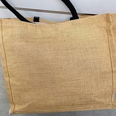 Táskák Beige et noir, amint azt IKEA Tours az iLost segítségével jelentette.