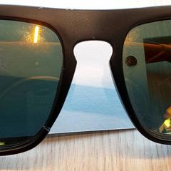 Lentes - Zonnebril zwart, segundo informou Regio Antwerpen - Brussel usando iLost