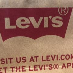 Purchase levis, segundo informou Designer Outlet Roermond usando iLost
