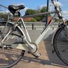 男性用電動自転車 Gazelle Wit がiLostで Fietsdepot Diepenbeek によって報告されました