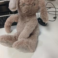 Plüss konijn, amint azt IKEA Zaventem az iLost segítségével jelentette.