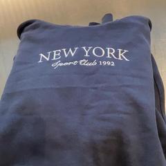 Pullover Blue, gemeldet von MEININGER Hotel Leipzig Hauptbahnhof über iLost