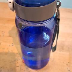 Drinkfles Blauw, zoals gemeld door IKEA Wilrijk met iLost