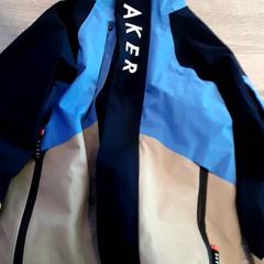 Chaqueta, segundo informou EBS Tramplein usando iLost