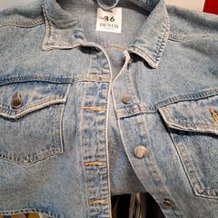 Denim jaka, gisa salatu by IKEA Grenoble iLost erabiliz