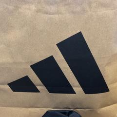 Purchase adidas, amint azt Designer Outlet Roermond az iLost segítségével jelentette.