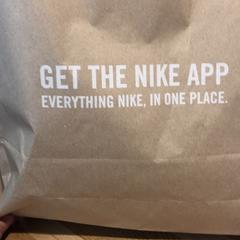 Puchase nike, jak nahlášeno Designer Outlet Roermond pomocí iLost