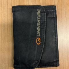 Pantalones, ha sido reportado por Pathé Spuimarkt con iLost