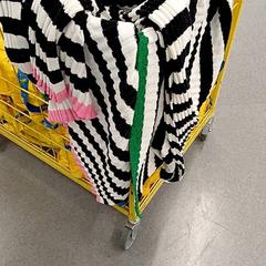 Szőnyeg Rose et vert, amint azt IKEA Toulouse az iLost segítségével jelentette.