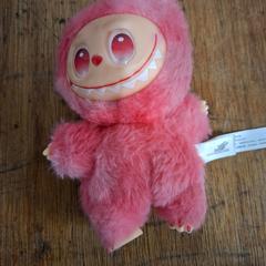 Peluche roos, come riportato da Crammerock 2025 utilizzando iLost
