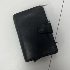 Kartenhalter & Brieftasche Asoobzai, gemeldet von Pathé Ypenburg über iLost