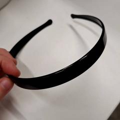 Bandolete Serre-tête noir brillant, como reportado por IKEA Montpellier utilizando o iLost