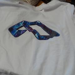 Camiseta de manga corta, ha sido reportado por Carlton Beach Hotel con iLost