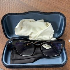 Estuche para gafas con gafas, ha sido reportado por Pathé Leeuwarden con iLost