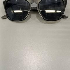 Sunglasses zwart, as reported by Qbuzz GD Groningen HS using iLost