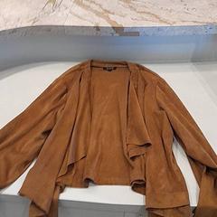 Chaqueta Bruin, segundo informou Van der Valk Hotel Schiphol usando iLost