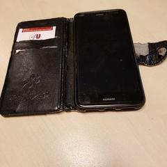 Telefoon Huawei zwart in zwart hoesje, as reported by Connexxion Haarlem AML using iLost
