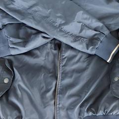 Kleding - Jas donkerblauw, ha sido reportado por Centraal magazijn con iLost