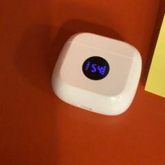 Auricular Blanc, segons ha informat MEININGER Hotel Bordeaux Gare Saint-Jean mitjançant iLost