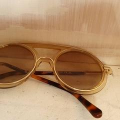 Gafas de sol Goud, segundo informou DierenPark Amersfoort usando iLost