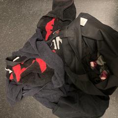 Bunt med klær Black, som rapportert av Ramada by Wyndham Amsterdam Airport Schiphol ved bruk av iLost