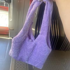 Paarse tas met inhoud, come riportato a iLost