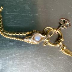 Een ketting met diverse dingen eraan, gerapporteerd met iLost