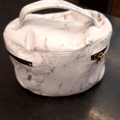 Beautycase, jak nahlášeno Rotterdam The Hague Airport pomocí iLost